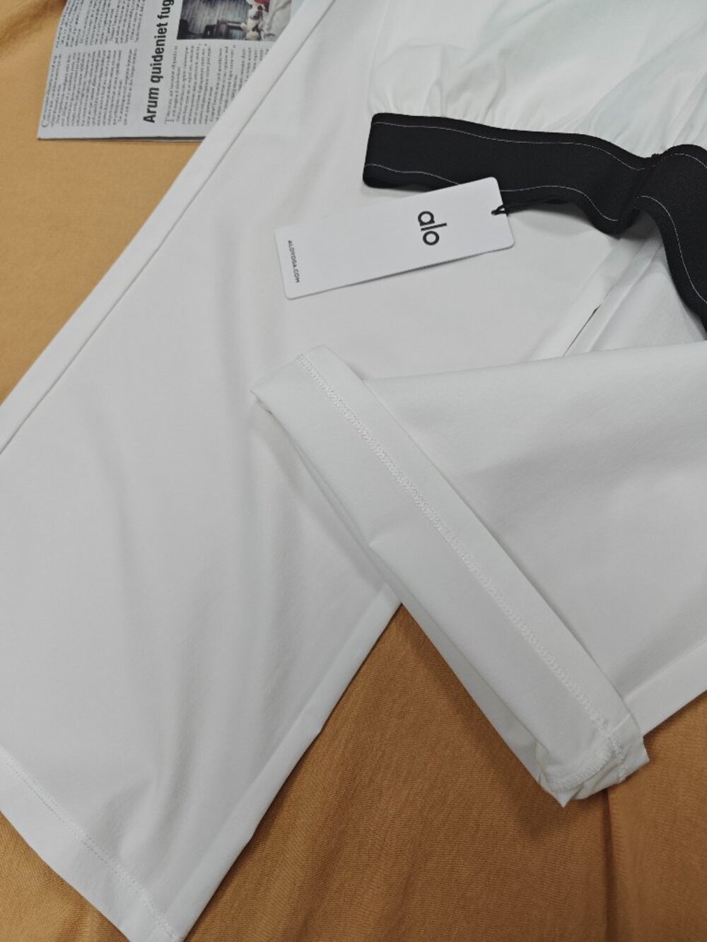 NWT ALO Yoga 🪁 Suit Up Trouser White Athleisure Wide Leg Pants 30” - Picture 8 of 8